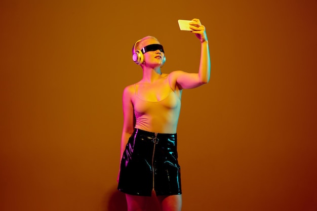 The Buzz is Real: Unpacking the Hottest Entertainment Trends in the US