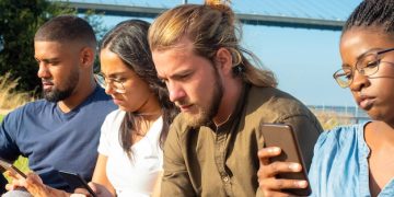 Social Media News: 5 Unexpected Shifts in US Consumption (2025) - Cover Image
